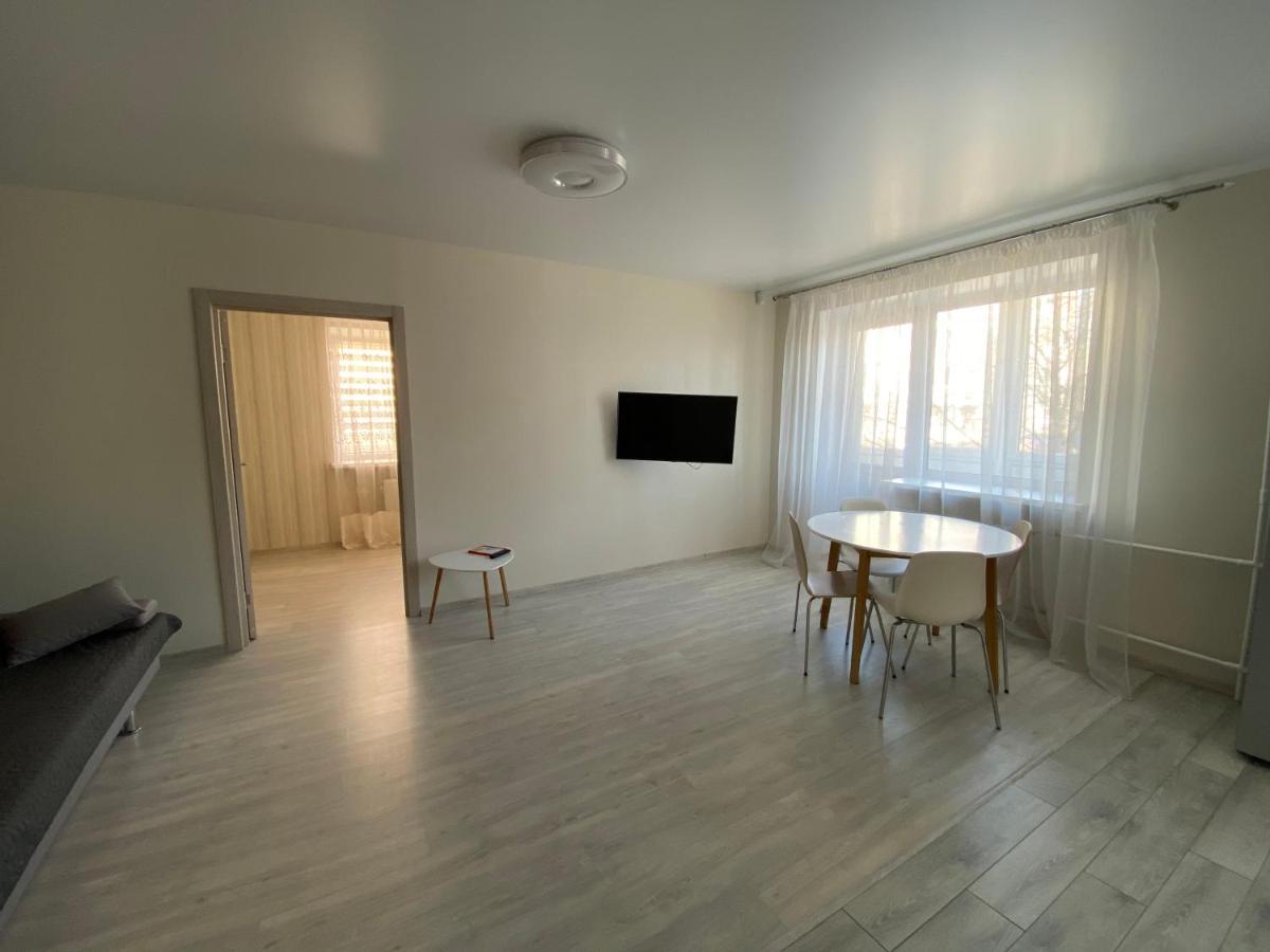 Cosy flat in the city centre Chernihiv Bagian luar foto